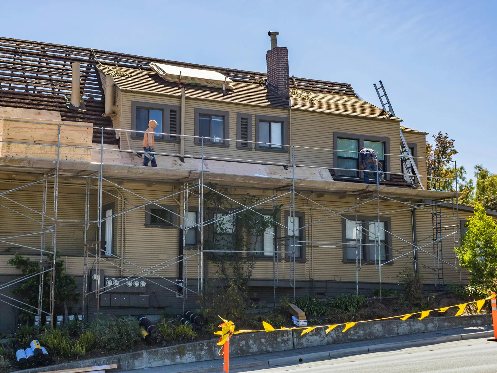 Phoenix 1 Phoenix residential roofing crew and project photo
