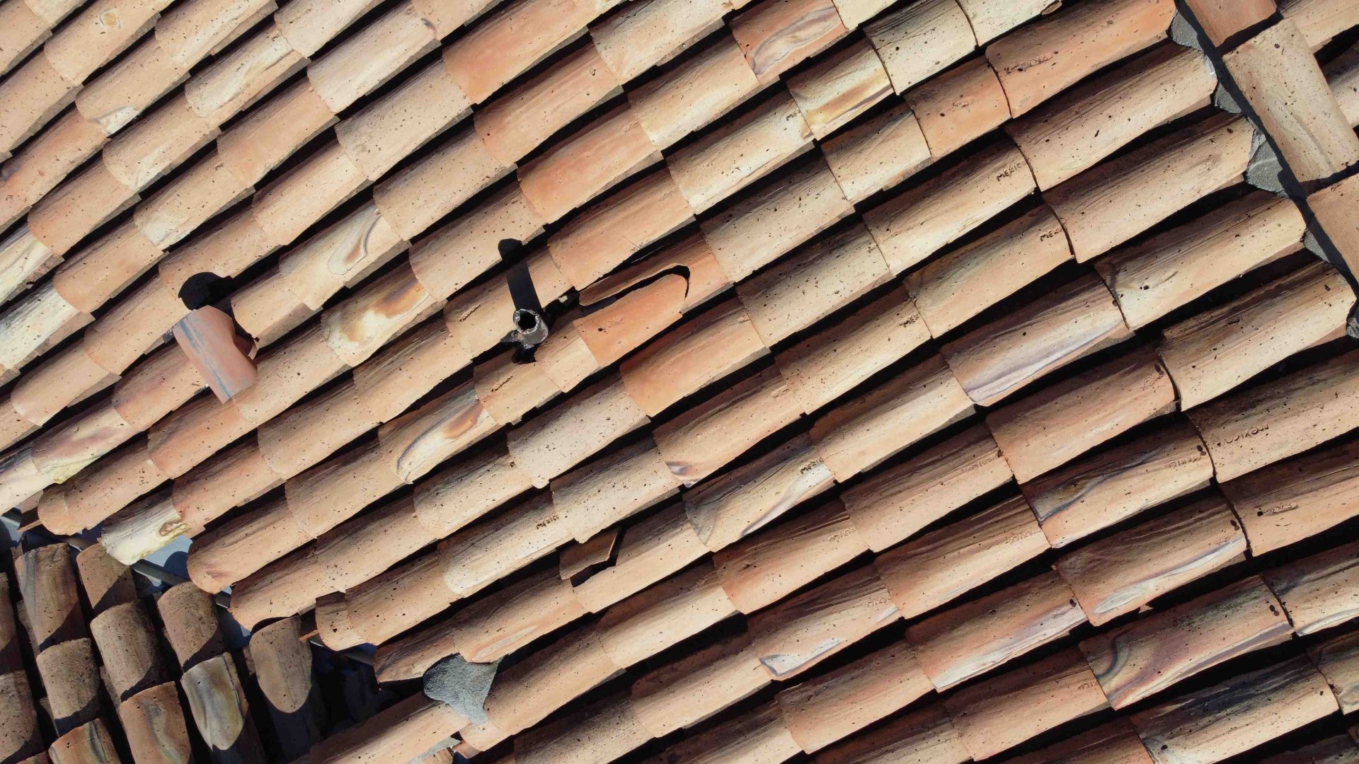 From Slate to Clay: Exploring the Different Roof Tiles Types for Your Home 2 roof tiles types scaled